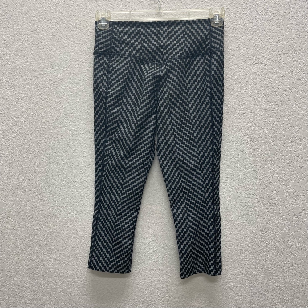 NIKE Dri Fit Womens Small High Rise Cropped Leggings Black & Gray Checkered EUC - Picture 2 of 8